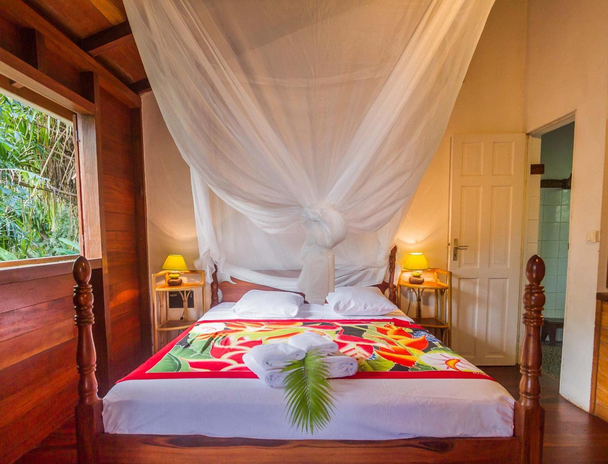 Ecolodges Karet Deshaies Exterior photo