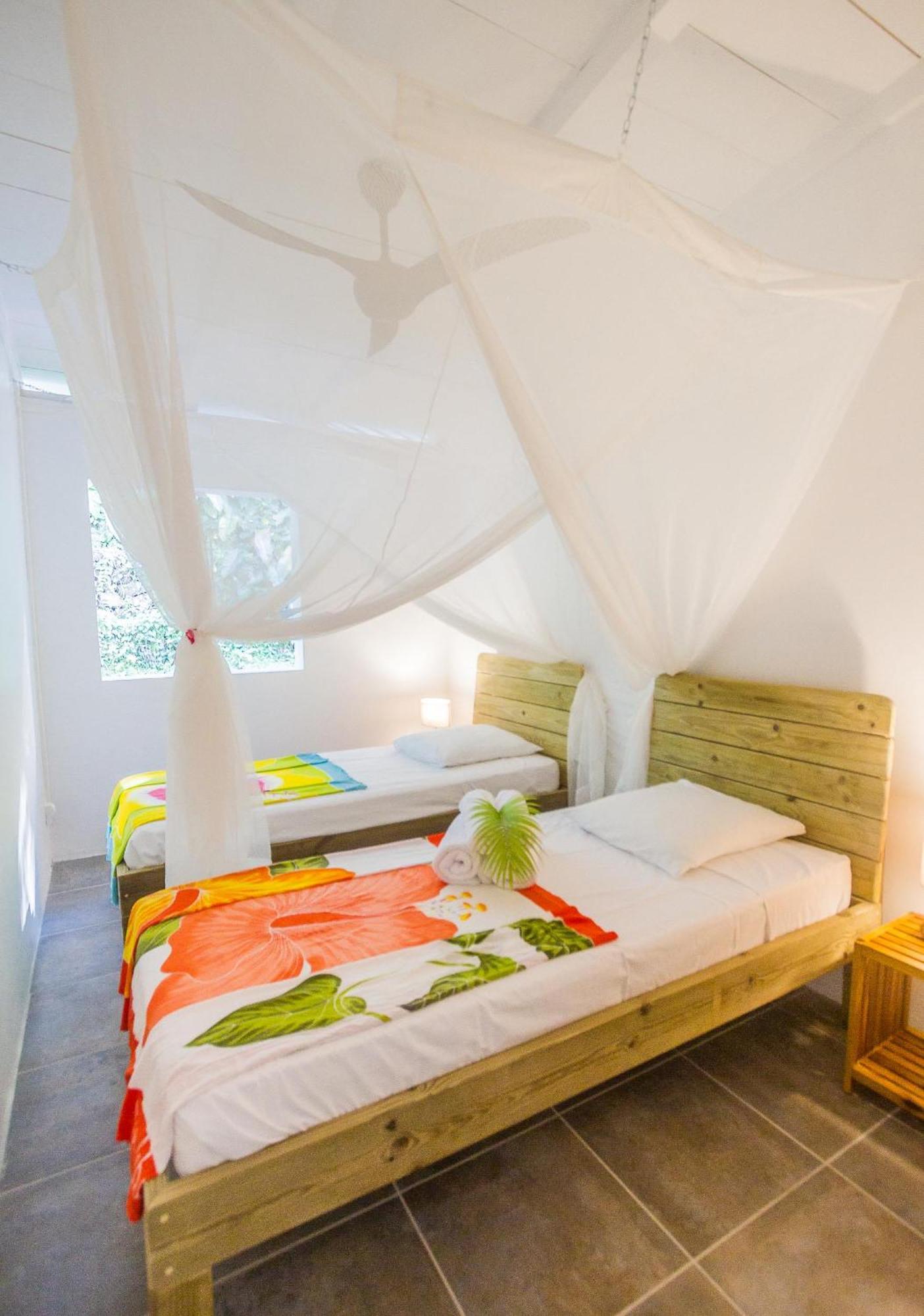 Ecolodges Karet Deshaies Exterior photo