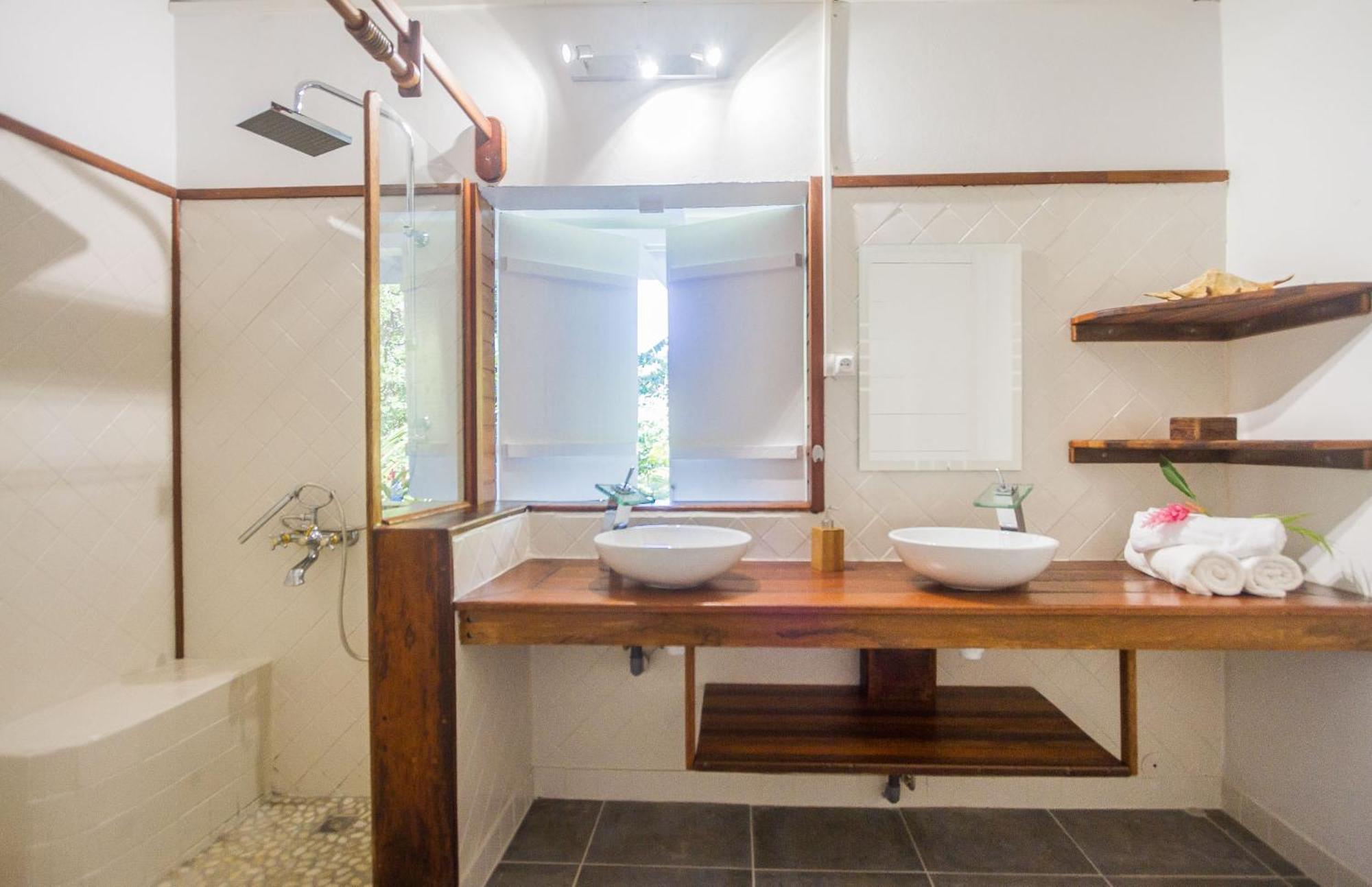 Ecolodges Karet Deshaies Exterior photo