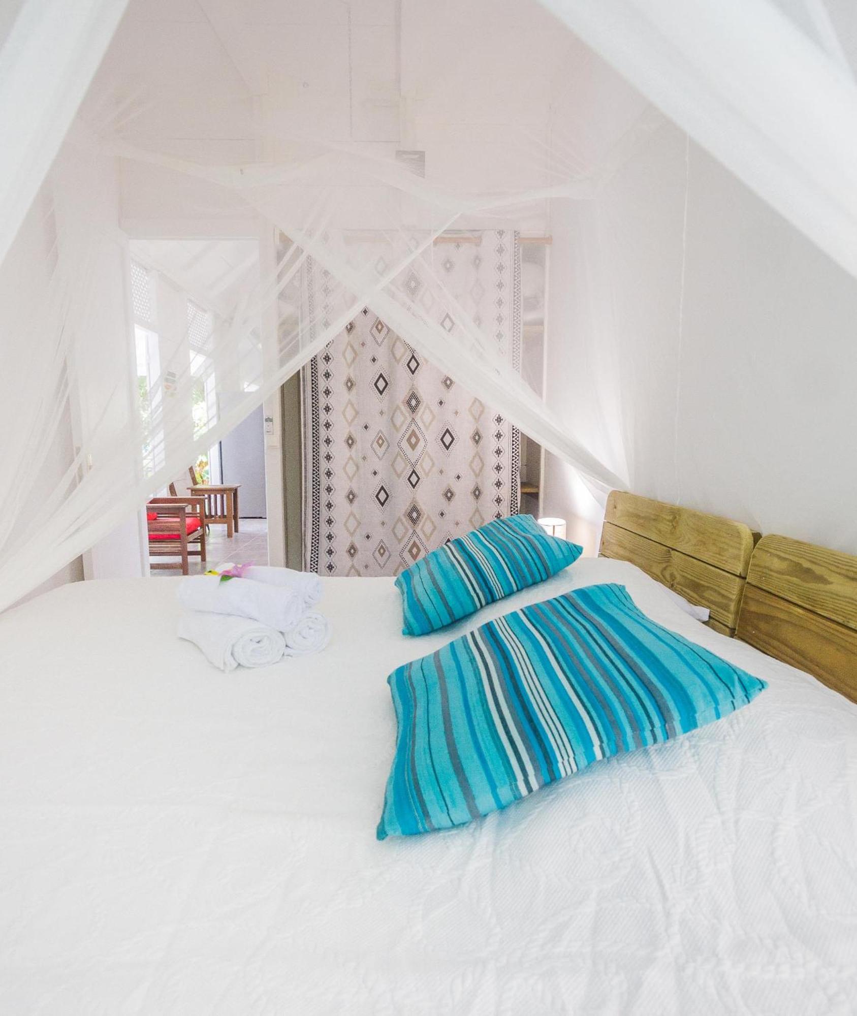 Ecolodges Karet Deshaies Exterior photo