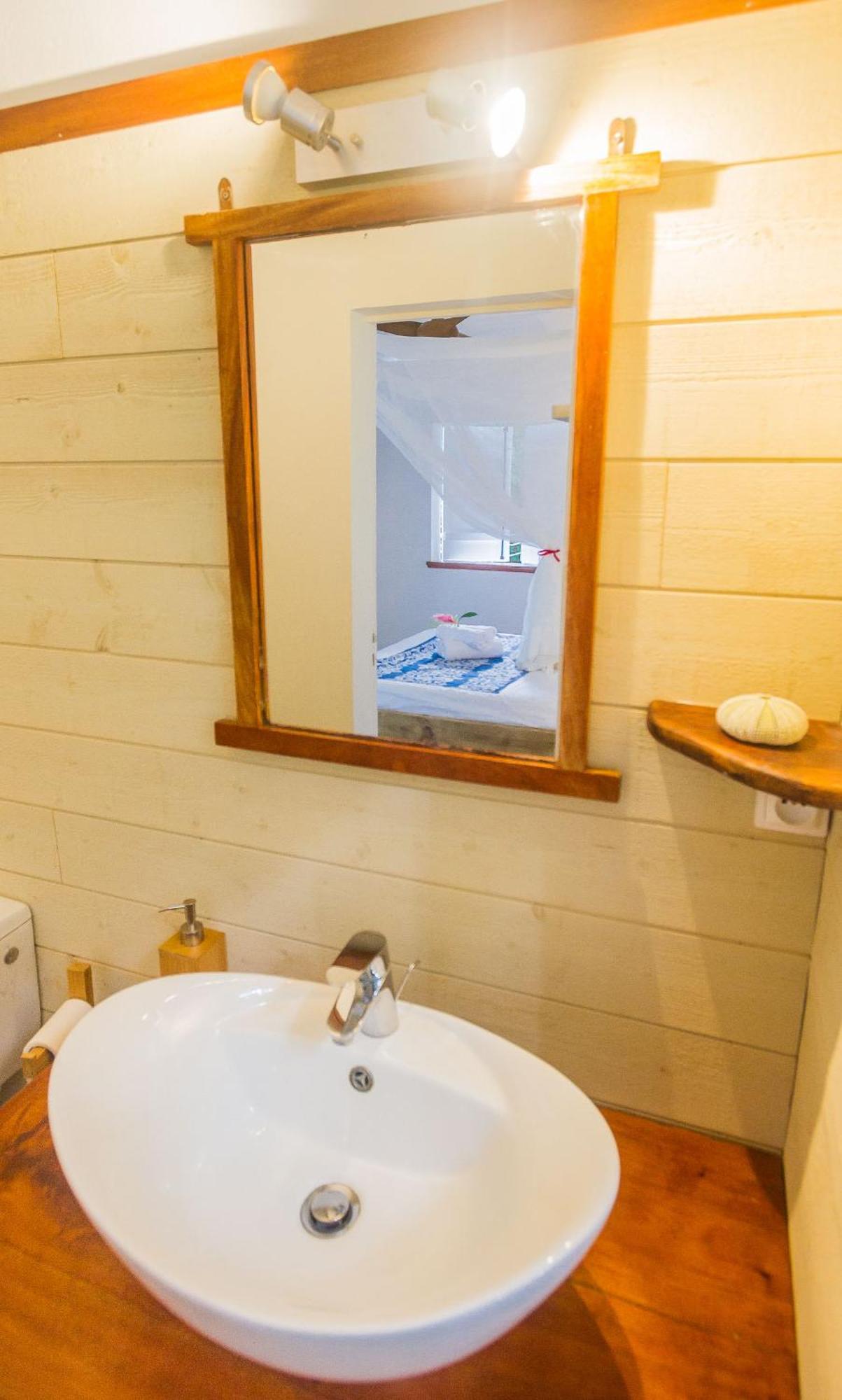 Ecolodges Karet Deshaies Exterior photo